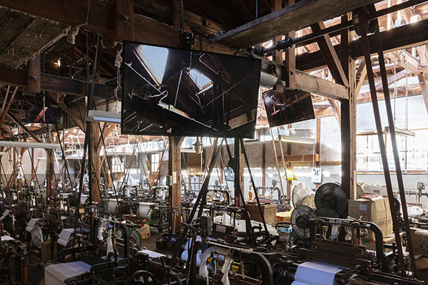 埃から生まれた糸の盆踊り